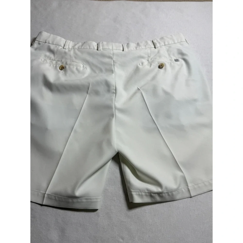Peter Millar Men golf shorts Size 40 Performance stretch flat front light weight